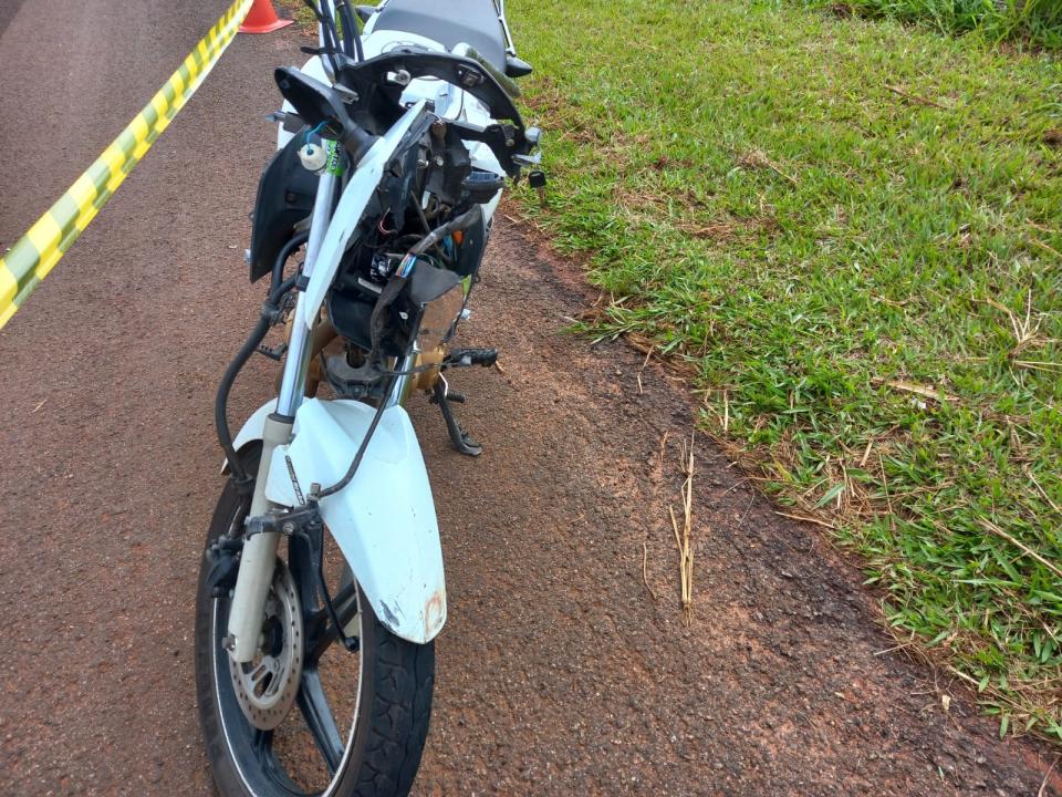 Foto 2 de 3 — Acidente entre ônibus e moto, mata motociclista na SP-257 em Santa Lúcia